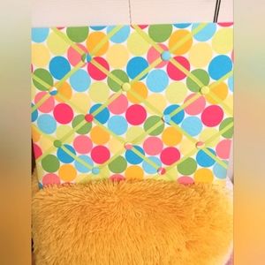 Circles ribbon bulletin board